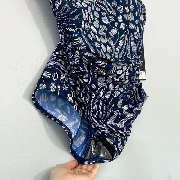 MIRACLESUIT NWT Navy Blue & White Blockbuster One Piece Underwire V-neck - Picture 6 of 16